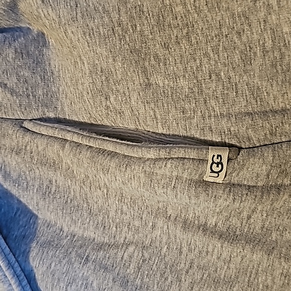 NWT women's UGG ROBE.Size L,light grey color - Picture 10 of 12